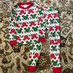 Hanna Disney “Mickey Holly Garland” two-piece Pajamas - youth size 5